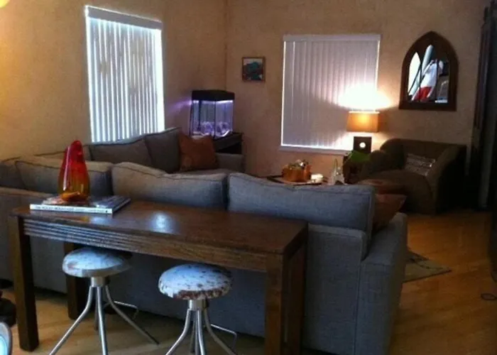 Charming Flat In Worth *